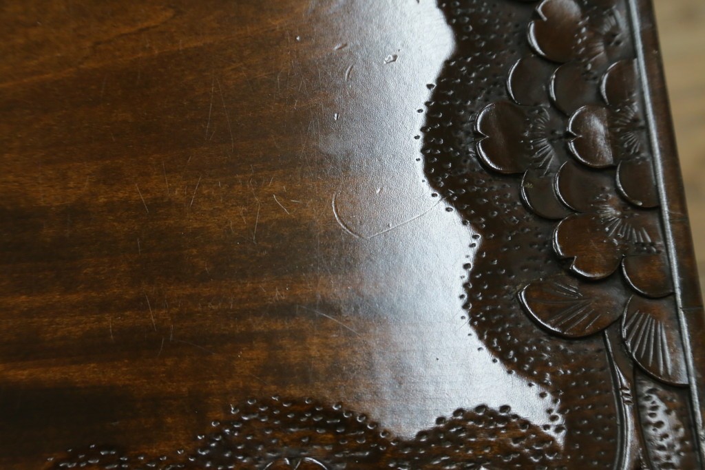 中古　美品　伝統工芸　軽井沢彫り　繊細な桜模様の彫刻が引き立つ上品なスツール　(R-085378)