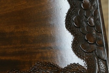 中古　美品　伝統工芸　軽井沢彫り　繊細な桜模様の彫刻が引き立つ上品なスツール　(R-085378)