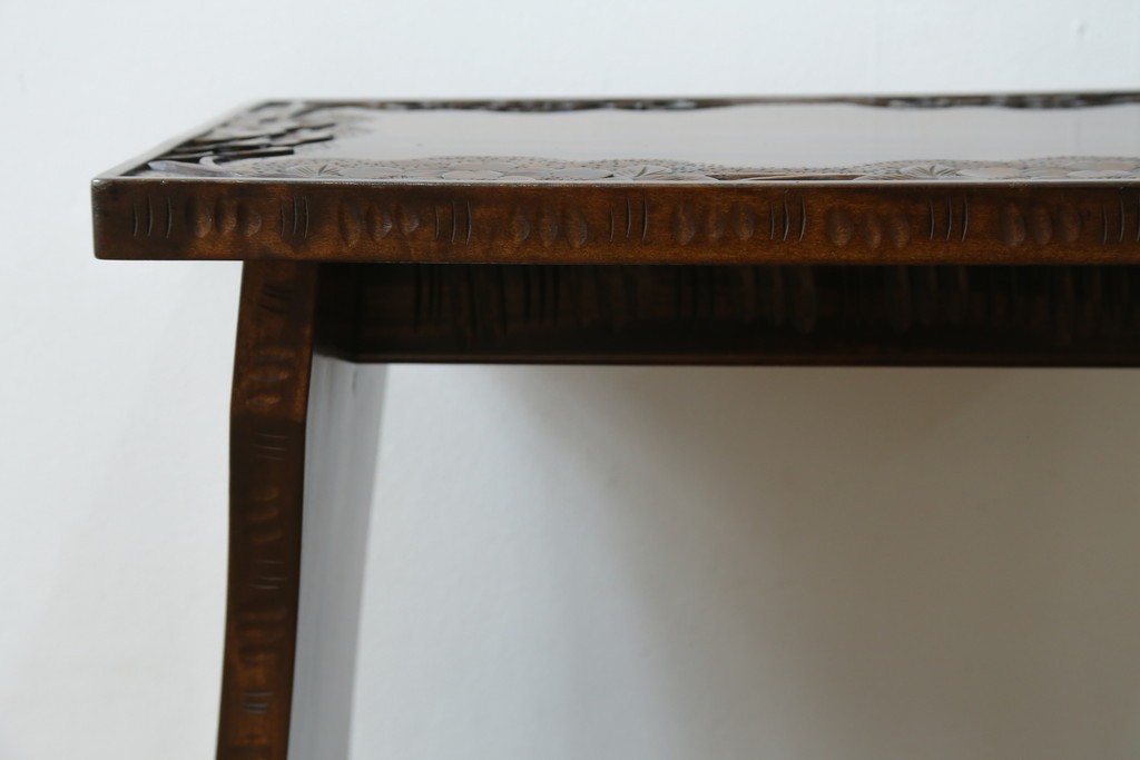 中古　美品　伝統工芸　軽井沢彫り　繊細な桜模様の彫刻が引き立つ上品なスツール　(R-085378)