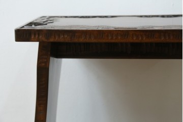 中古　美品　伝統工芸　軽井沢彫り　繊細な桜模様の彫刻が引き立つ上品なスツール　(R-085378)