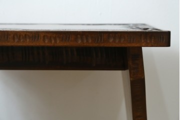 中古　美品　伝統工芸　軽井沢彫り　繊細な桜模様の彫刻が引き立つ上品なスツール　(R-085378)