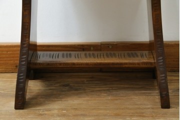 中古　美品　伝統工芸　軽井沢彫り　繊細な桜模様の彫刻が引き立つ上品なスツール　(R-085378)