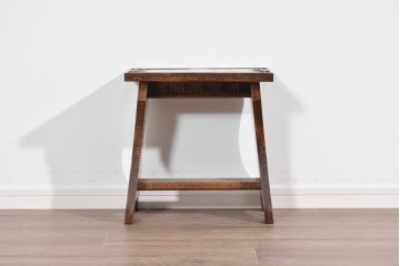 中古　美品　伝統工芸　軽井沢彫り　繊細な桜模様の彫刻が引き立つ上品なスツール　(R-085378)