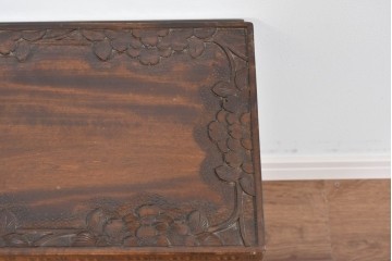 中古　美品　伝統工芸　軽井沢彫り　繊細な桜模様の彫刻が引き立つ上品なスツール　(R-085378)