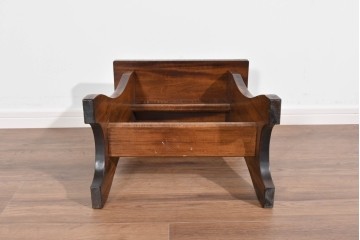 中古　美品　伝統工芸　軽井沢彫り　繊細な桜模様の彫刻が引き立つ上品なスツール　(R-085378)