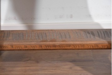 中古　美品　伝統工芸　軽井沢彫り　繊細な桜模様の彫刻が引き立つ上品なスツール　(R-085378)