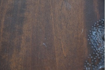 中古　美品　伝統工芸　軽井沢彫り　繊細な桜模様の彫刻が引き立つ上品なスツール　(R-085378)