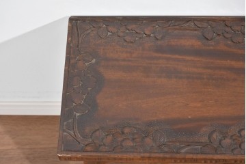 中古　美品　伝統工芸　軽井沢彫り　繊細な桜模様の彫刻が引き立つ上品なスツール　(R-085378)