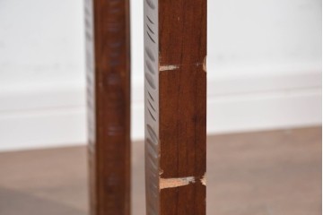 中古　伝統工芸　軽井沢彫り　桜の彫刻が味わいを添えるコンソール　(R-085379)