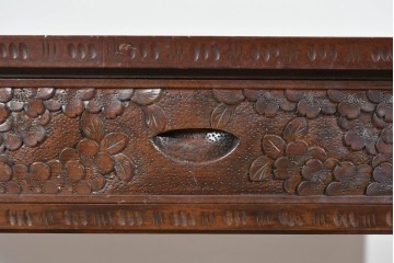 中古　伝統工芸　軽井沢彫り　桜の彫刻が味わいを添えるコンソール　(R-085379)