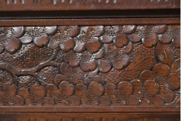 中古　伝統工芸　軽井沢彫り　桜の彫刻が味わいを添えるコンソール　(R-085379)