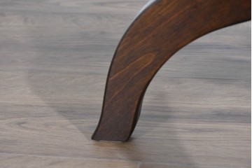 中古　希少な廃番品‼　北海道民芸家具　深みのある丸天板と重厚な挽物脚が味わい深いサイドテーブル　(R-085381)