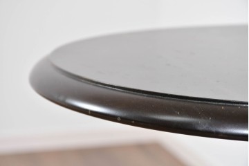 中古　希少な廃番品‼　北海道民芸家具　深みのある丸天板と重厚な挽物脚が味わい深いサイドテーブル　(R-085381)