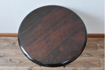 中古　希少な廃番品!!　北海道民芸家具　深みのある丸天板と重厚な挽物脚が味わい深いサイドテーブル　(R-085381)