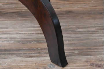 中古　希少な廃番品!!　北海道民芸家具　深みのある丸天板と重厚な挽物脚が味わい深いサイドテーブル　(R-085381)