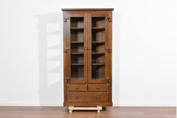 中古　超美品　KASHIWA(柏木工)　WILDERNESS(ウィルダネス)　堅牢な造りと重厚な意匠が魅力のキャビネット　(R-085384)