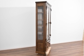 中古　超美品　KASHIWA(柏木工)　WILDERNESS(ウィルダネス)　堅牢な造りと重厚な意匠が魅力のキャビネット　(R-085384)