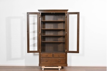 中古　超美品　KASHIWA(柏木工)　WILDERNESS(ウィルダネス)　堅牢な造りと重厚な意匠が魅力のキャビネット　(R-085384)