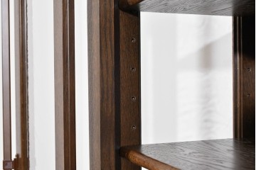 中古　超美品　KASHIWA(柏木工)　WILDERNESS(ウィルダネス)　堅牢な造りと重厚な意匠が魅力のキャビネット　(R-085384)