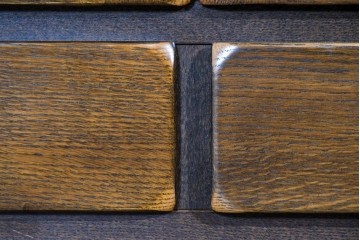 中古　超美品　KASHIWA(柏木工)　WILDERNESS(ウィルダネス)　堅牢な造りと重厚な意匠が魅力のキャビネット　(R-085384)