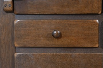 中古　超美品　KASHIWA(柏木工)　WILDERNESS(ウィルダネス)　堅牢な造りと重厚な意匠が魅力のキャビネット　(R-085384)