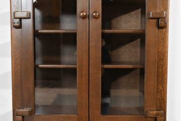 中古　超美品　KASHIWA(柏木工)　WILDERNESS(ウィルダネス)　堅牢な造りと重厚な意匠が魅力のキャビネット　(R-085384)