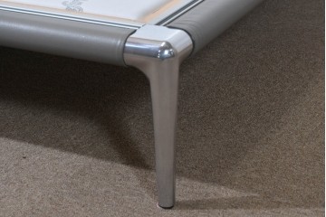 中古　展示品　超美品‼　Cassina(カッシーナ)　 L26 VOLAGE(ヴォラージュ)　ローナロウヘッドボードタイプのベッドフレーム(キングサイズ)　現行定価約260万円相当　(R-085386)