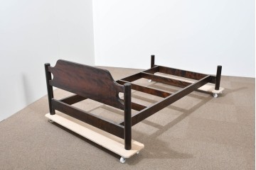 中古　美品　松本民芸家具　637型ベッドS　深い色合いの木肌が美しいシングルベッドフレーム　(R-085387)