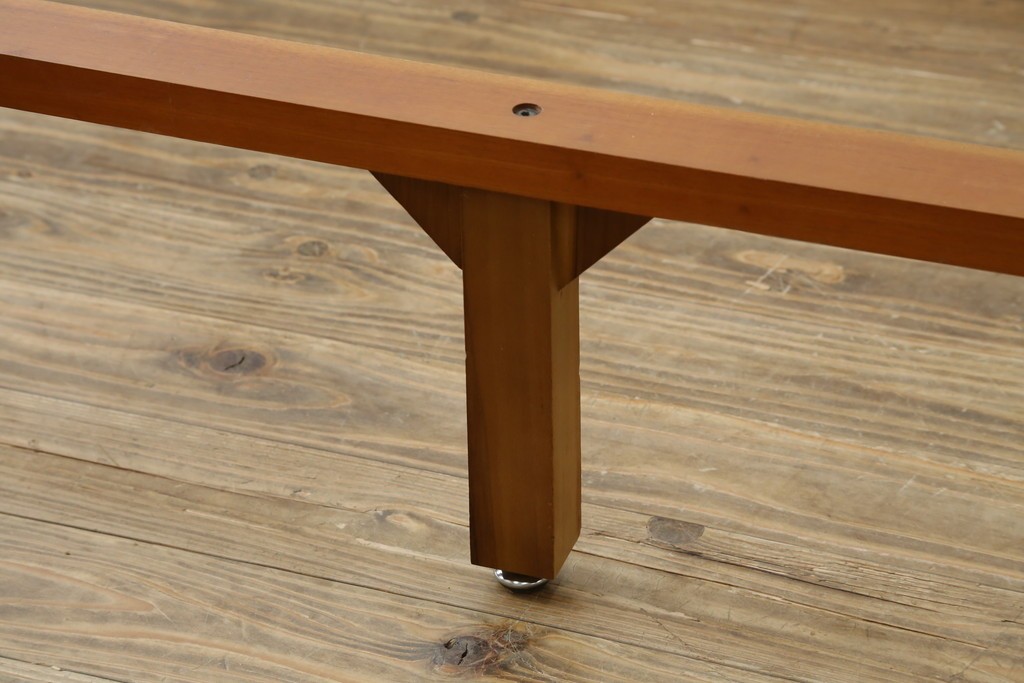 中古　美品　希少な廃番品　チーク無垢材　SCANTEAK(スキャンティーク)　天然木の温もりを感じられるダブルサイズのベッドフレーム　(R-085391)