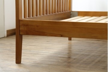 中古　美品　希少な廃番品　チーク無垢材　SCANTEAK(スキャンティーク)　天然木の温もりを感じられるダブルサイズのベッドフレーム　(R-085391)