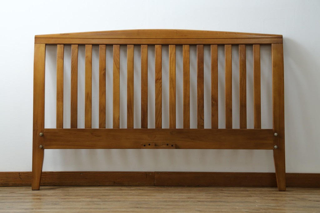 中古　美品　希少な廃番品　チーク無垢材　SCANTEAK(スキャンティーク)　天然木の温もりを感じられるダブルサイズのベッドフレーム　(R-085391)