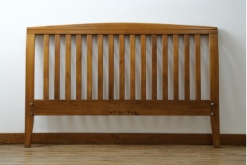 中古　美品　希少な廃番品　チーク無垢材　SCANTEAK(スキャンティーク)　天然木の温もりを感じられるダブルサイズのベッドフレーム　(R-085391)