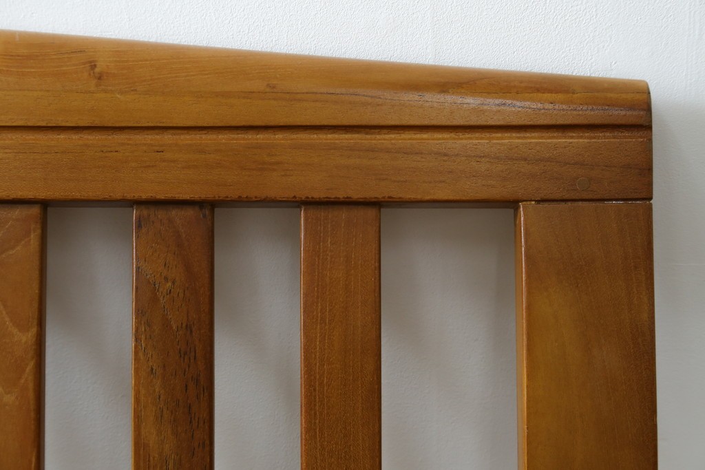 中古　美品　希少な廃番品　チーク無垢材　SCANTEAK(スキャンティーク)　天然木の温もりを感じられるダブルサイズのベッドフレーム　(R-085391)
