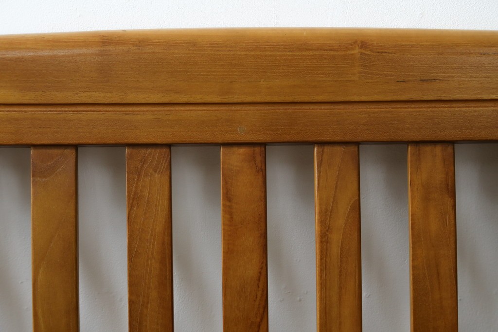 中古　美品　希少な廃番品　チーク無垢材　SCANTEAK(スキャンティーク)　天然木の温もりを感じられるダブルサイズのベッドフレーム　(R-085391)