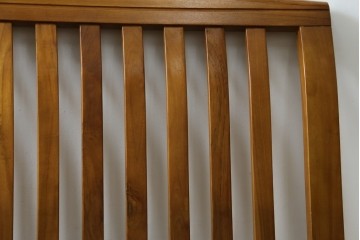 中古　美品　希少な廃番品　チーク無垢材　SCANTEAK(スキャンティーク)　天然木の温もりを感じられるダブルサイズのベッドフレーム　(R-085391)