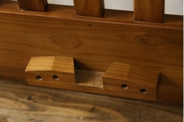 中古　美品　希少な廃番品　チーク無垢材　SCANTEAK(スキャンティーク)　天然木の温もりを感じられるダブルサイズのベッドフレーム　(R-085391)