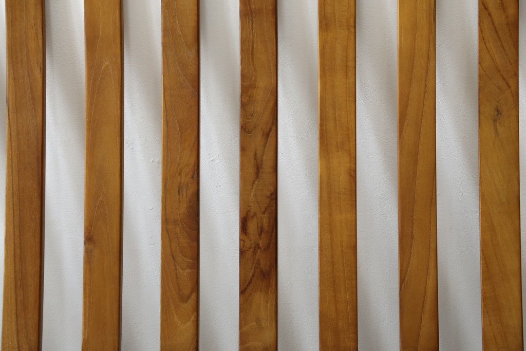 中古　美品　希少な廃番品　チーク無垢材　SCANTEAK(スキャンティーク)　天然木の温もりを感じられるダブルサイズのベッドフレーム　(R-085391)