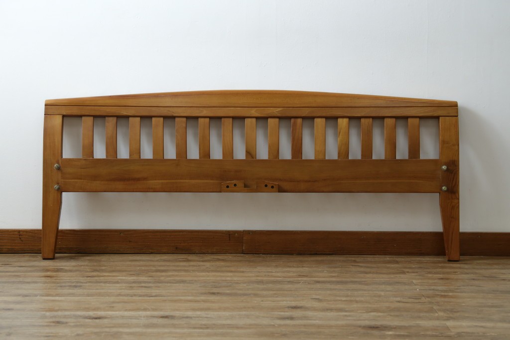 中古　美品　希少な廃番品　チーク無垢材　SCANTEAK(スキャンティーク)　天然木の温もりを感じられるダブルサイズのベッドフレーム　(R-085391)