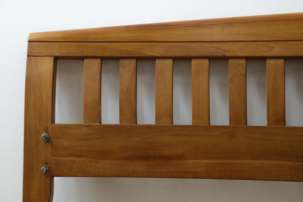 中古　美品　希少な廃番品　チーク無垢材　SCANTEAK(スキャンティーク)　天然木の温もりを感じられるダブルサイズのベッドフレーム　(R-085391)