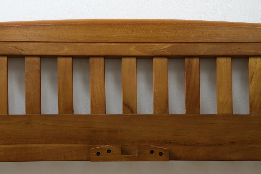 中古　美品　希少な廃番品　チーク無垢材　SCANTEAK(スキャンティーク)　天然木の温もりを感じられるダブルサイズのベッドフレーム　(R-085391)