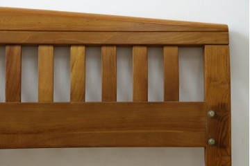 中古　美品　希少な廃番品　チーク無垢材　SCANTEAK(スキャンティーク)　天然木の温もりを感じられるダブルサイズのベッドフレーム　(R-085391)