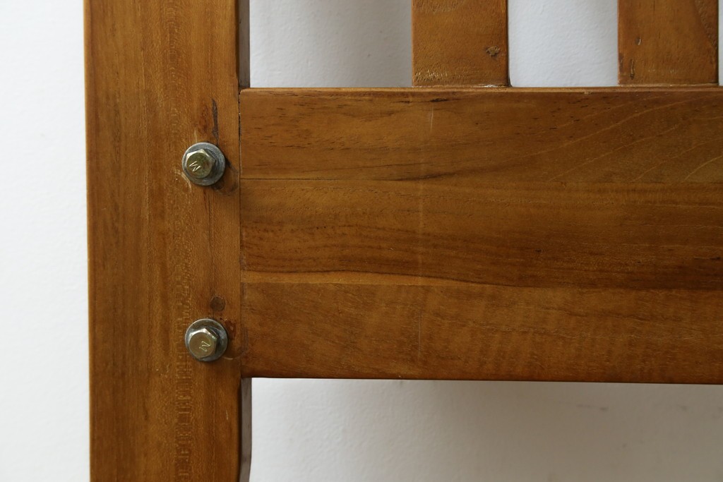 中古　美品　希少な廃番品　チーク無垢材　SCANTEAK(スキャンティーク)　天然木の温もりを感じられるダブルサイズのベッドフレーム　(R-085391)