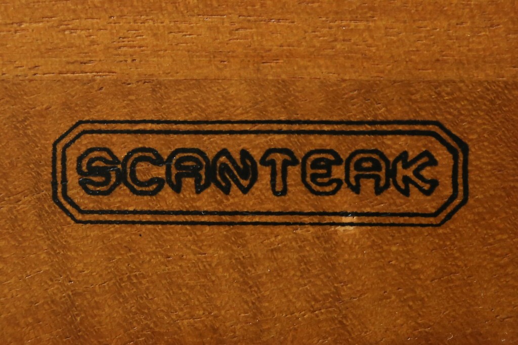 中古　美品　希少な廃番品　チーク無垢材　SCANTEAK(スキャンティーク)　天然木の温もりを感じられるダブルサイズのベッドフレーム　(R-085391)