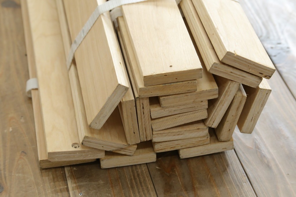 中古　美品　希少な廃番品　チーク無垢材　SCANTEAK(スキャンティーク)　天然木の温もりを感じられるダブルサイズのベッドフレーム　(R-085391)