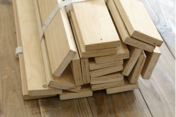 中古　美品　希少な廃番品　チーク無垢材　SCANTEAK(スキャンティーク)　天然木の温もりを感じられるダブルサイズのベッドフレーム　(R-085391)