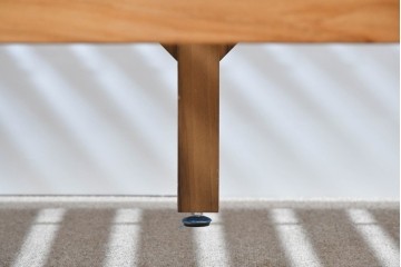 中古　美品　希少な廃番品　チーク無垢材　SCANTEAK(スキャンティーク)　天然木の温もりを感じられるダブルサイズのベッドフレーム　(R-085391)