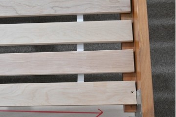 中古　美品　希少な廃番品　チーク無垢材　SCANTEAK(スキャンティーク)　天然木の温もりを感じられるダブルサイズのベッドフレーム　(R-085391)