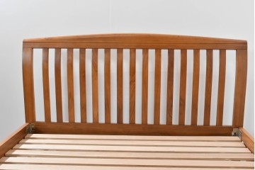 中古　美品　希少な廃番品　チーク無垢材　SCANTEAK(スキャンティーク)　天然木の温もりを感じられるダブルサイズのベッドフレーム　(R-085391)