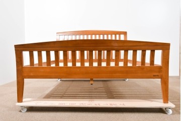 中古　美品　希少な廃番品　チーク無垢材　SCANTEAK(スキャンティーク)　天然木の温もりを感じられるダブルサイズのベッドフレーム　(R-085391)