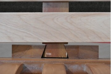 中古　美品　希少な廃番品　チーク無垢材　SCANTEAK(スキャンティーク)　天然木の温もりを感じられるダブルサイズのベッドフレーム　(R-085391)